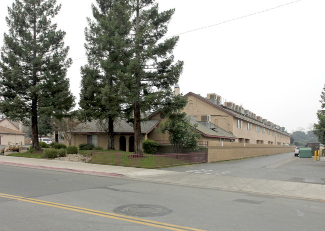 Cherry Heights Apartments in Tulare, CA - Building Photo - Building Photo