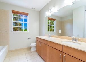 2028 SW 16th Ter in Fort Lauderdale, FL - Foto de edificio - Building Photo