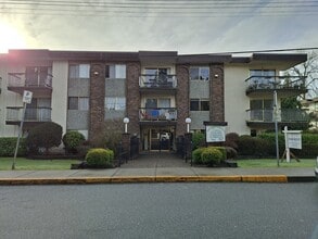 1320 King Albert Ave in Coquitlam, BC - Building Photo - Building Photo