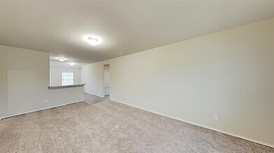 2012 W Hunters Springs Way in Mustang, OK - Building Photo - Building Photo