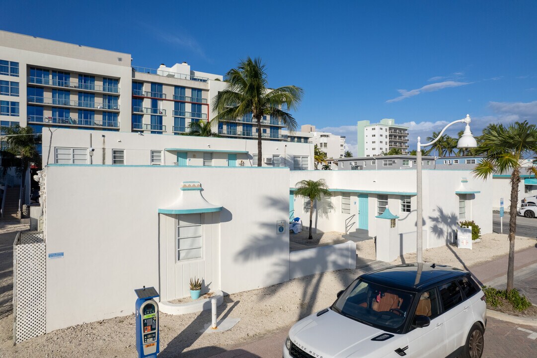 Patio Apartments in Hollywood, FL - Foto de edificio