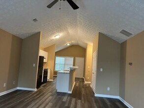 5200 Alexander St in Union City, GA - Building Photo - Building Photo