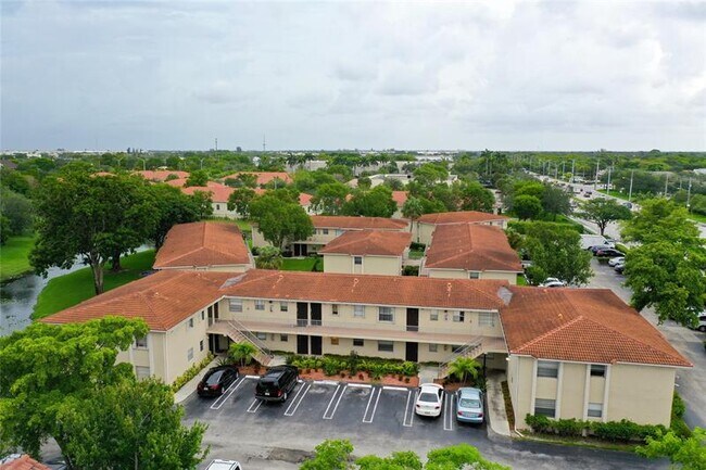 3214 Coral Ridge Dr in Coral Springs, FL - Building Photo - Building Photo