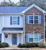 585 McWilliams Rd SE in Atlanta, GA - Building Photo