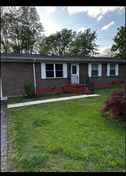 379 Campbell Dr in Cookeville, TN - Foto de edificio