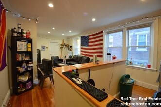 73 Thatcher St, Unit 1 in Brookline, MA - Building Photo - Building Photo