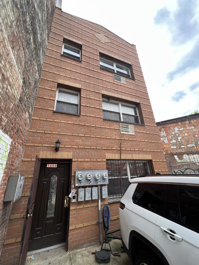 1660 Broadway in Brooklyn, NY - Building Photo - Building Photo