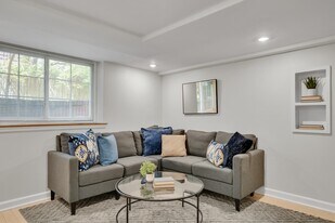 12 Shepard St in Cambridge, MA - Building Photo