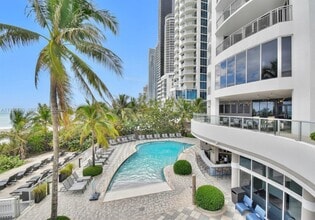 17375 Collins Ave in Sunny Isles Beach, FL - Building Photo - Building Photo