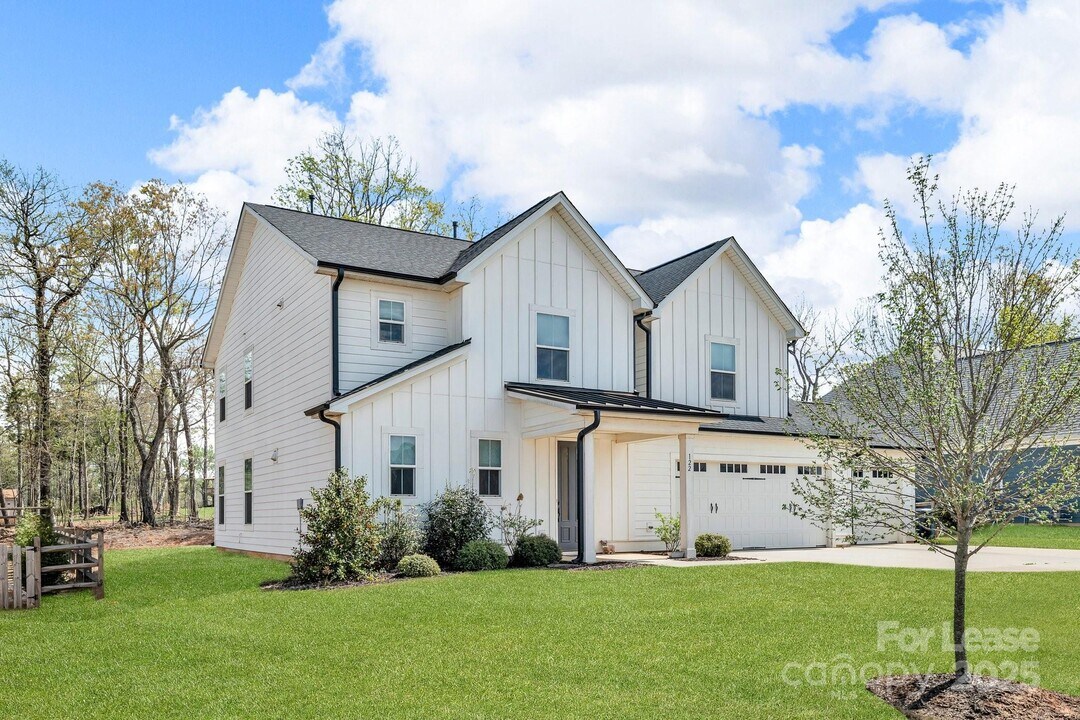 122 Round Rock Rd in Troutman, NC - Building Photo