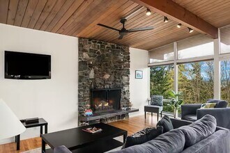 16549 35th Ave NE in Lake Forest Park, WA - Building Photo - Building Photo