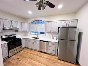 5833 W Peterson Ave in Chicago, IL - Building Photo - Building Photo