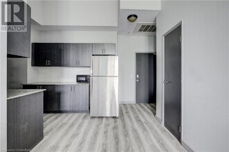 275 Larch St in Waterloo, ON - Building Photo - Building Photo