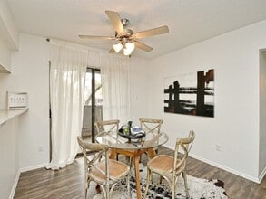 Peaks at Northwest Hills in Austin, TX - Building Photo - Building Photo