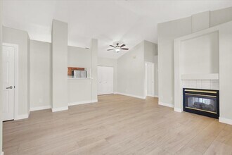 1612 N Torrey Pines Dr in Las Vegas, NV - Building Photo - Building Photo