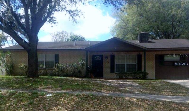 1320 Oak Valley Dr in Seffner, FL - Building Photo