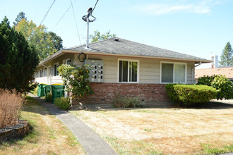 5705 SW Tucker Ave in Beaverton, OR - Building Photo - Building Photo