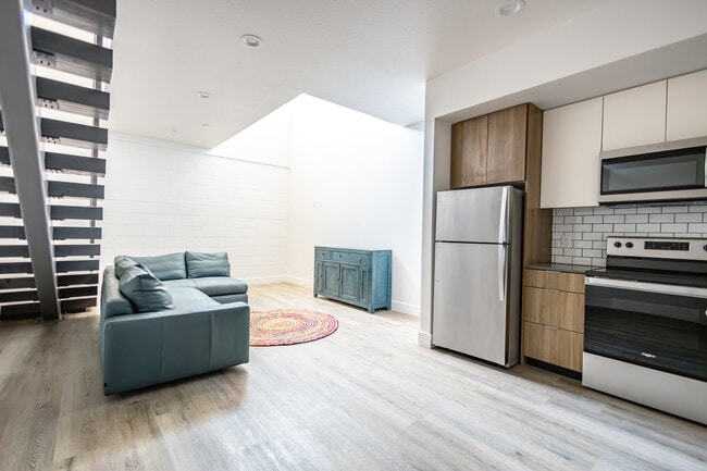 301 D Apartments in West Sacramento, CA - Foto de edificio - Building Photo