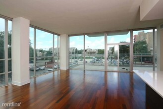 1624 W Division St, Unit 310 in Chicago, IL - Building Photo - Building Photo