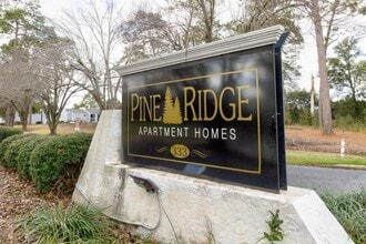 Pine Ridge in Albany, GA - Foto de edificio - Building Photo