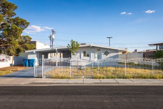 2417 E Wilson Ave in Las Vegas, NV - Building Photo - Building Photo