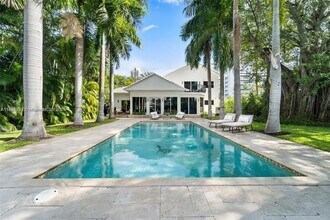 6300 Allison Rd in Miami Beach, FL - Building Photo - Building Photo
