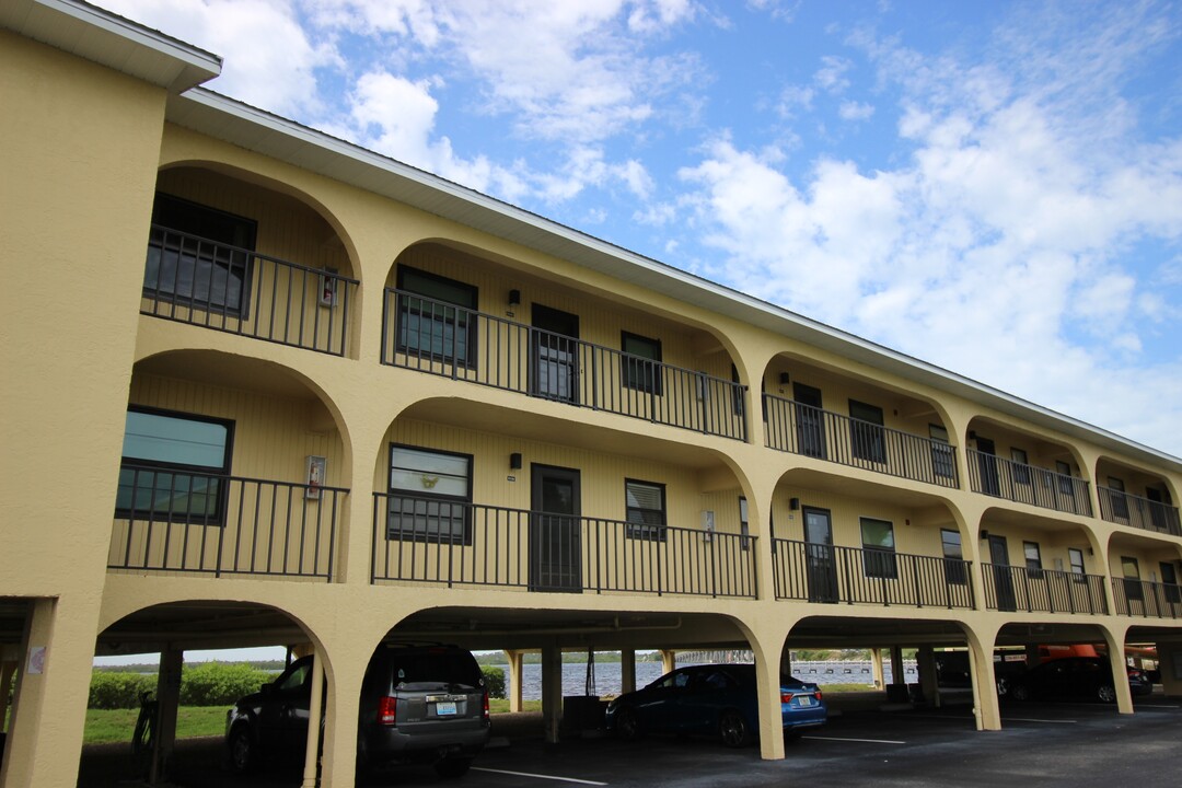 14459 River Beach Dr in Port Charlotte, FL - Building Photo