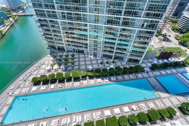 475 Brickell Ave, Unit 2607 in Miami, FL - Building Photo - Building Photo