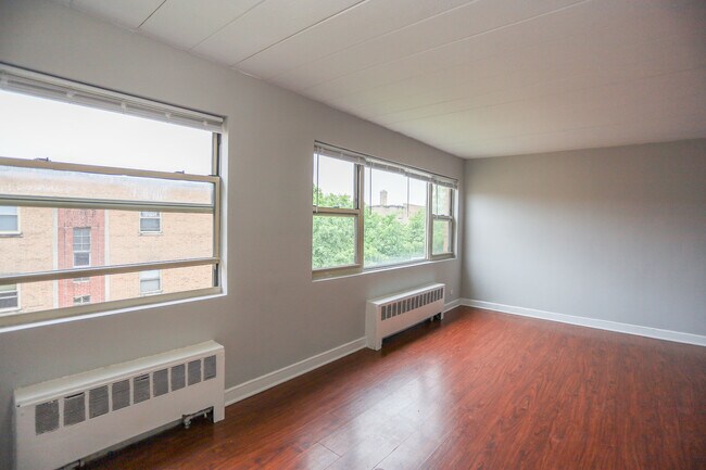 5655 N Christiana Ave in Chicago, IL - Building Photo - Building Photo