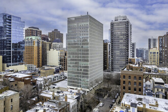 One East Scott in Chicago, IL - Building Photo - Building Photo