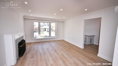 1-445 Willis Dr in Oakville, ON - Building Photo - Building Photo