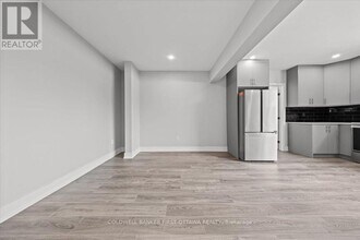 20 Inverkip Ave in Ottawa, ON - Building Photo - Building Photo