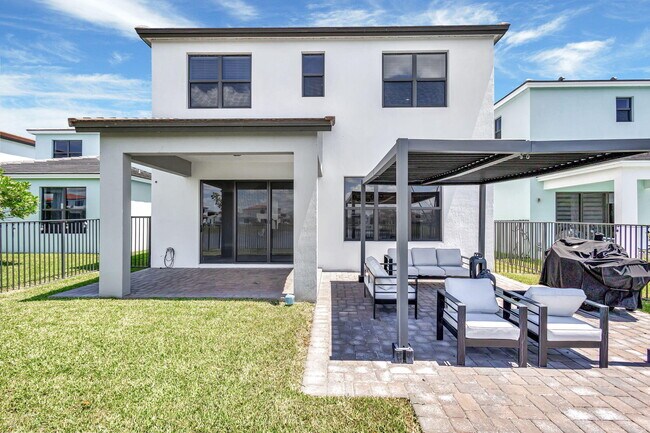 16608 Cove Rd in Westlake, FL - Foto de edificio - Building Photo
