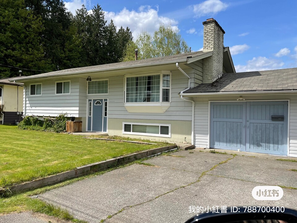 33319 Holland Av in Abbotsford, BC - Building Photo