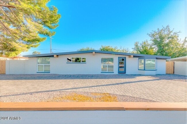 property at 1017 E Bethany Home Rd