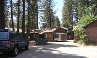 3092 Riverside Ave in South Lake Tahoe, CA - Foto de edificio - Building Photo