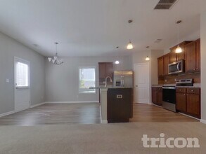 326 Augusta Woods Dr in Villa Rica, GA - Foto de edificio - Building Photo