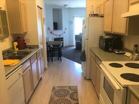 New England Apartments in Bellingham, WA - Building Photo