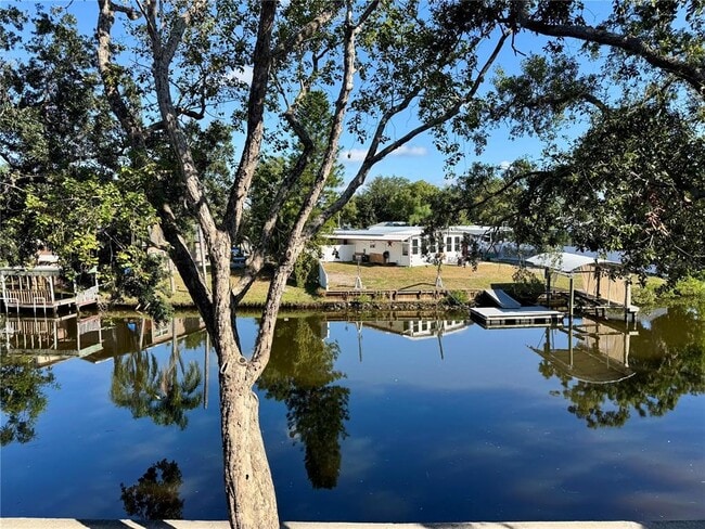 9205 Tudor Dr in Tampa, FL - Building Photo - Building Photo