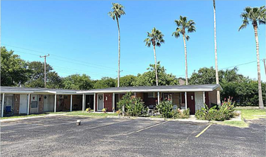 Hibiscus in McAllen, TX - Foto de edificio - Building Photo