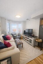 393 W Broadway in Boston, MA - Building Photo - Building Photo