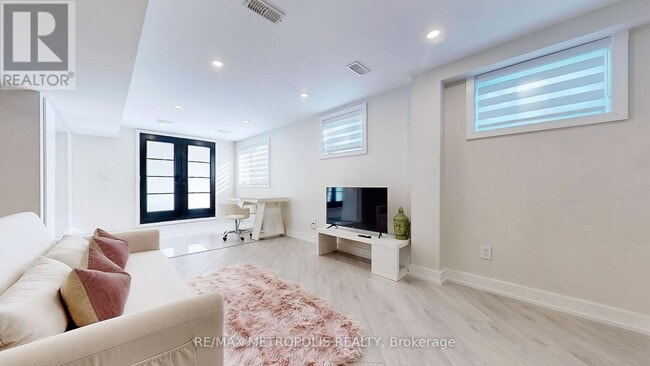 640 Lansdowne Dr in Oshawa, ON - Building Photo - Building Photo