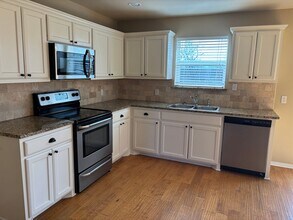 3335 Preston Club Dr in Sherman, TX - Building Photo - Building Photo