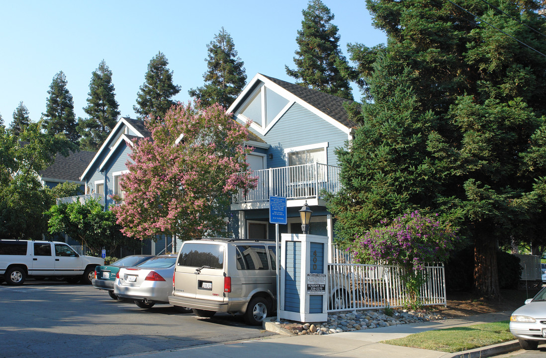 Towne Center Apartments in Martinez, CA - Foto de edificio