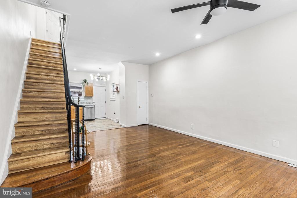 2335 S Chadwick St in Philadelphia, PA - Building Photo