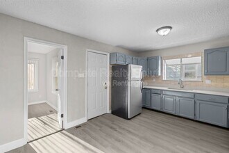 2056 Coleridge Dr in Jennings, MO - Building Photo - Building Photo