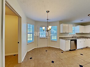 560 Cedarhurst Rd in Lawrenceville, GA - Foto de edificio - Building Photo