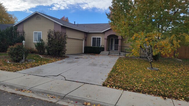 917 W Greenhead St in Meridian, ID - Building Photo - Building Photo