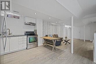 98 Lowther Ave in Richmond Hill, ON - Building Photo - Building Photo