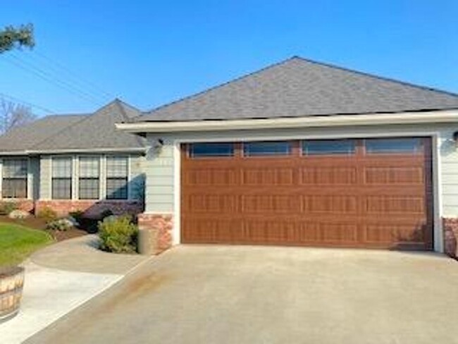 540 N Peppertree St in Visalia, CA - Building Photo - Building Photo